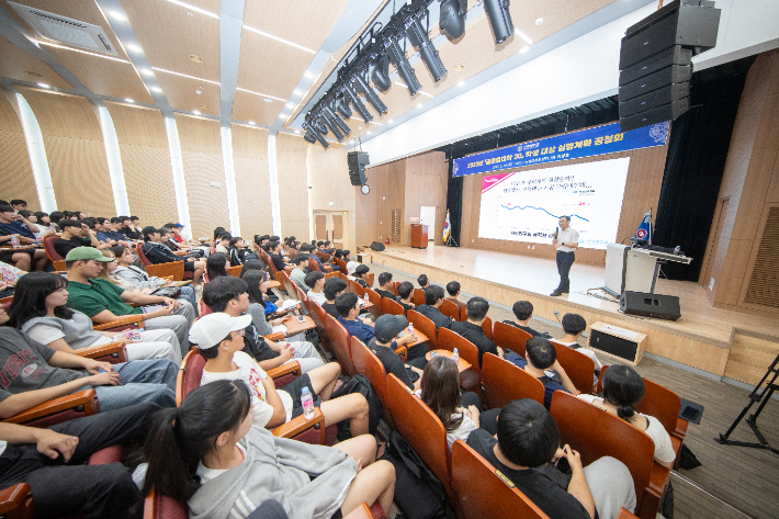 전북대학교는 오는 10월 글로컬대학30 사업 지정 발표를 앞두고 14일 전대학술문화회관에서 학생들을 대상으로 공청회를 열었다. 전북대 제공