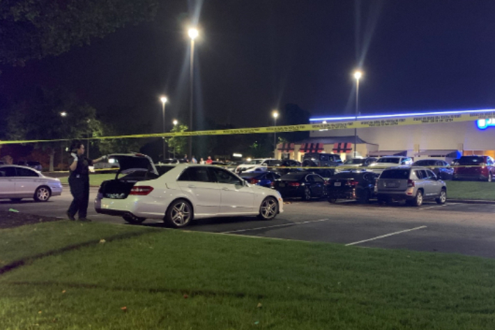 14일(현지시간) 미국 조지아주 애틀랜타에서 한인 6명이 한인 여성을 살해한 혐의로 체포됐다. 12일 덜루스 한인타운 주차장에서 경찰이 차량을 수색하고 있다. 귀넷 카운티 경찰 제공