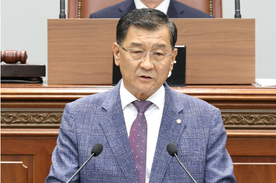 김우진 창원시의원. 창원시의회 제공