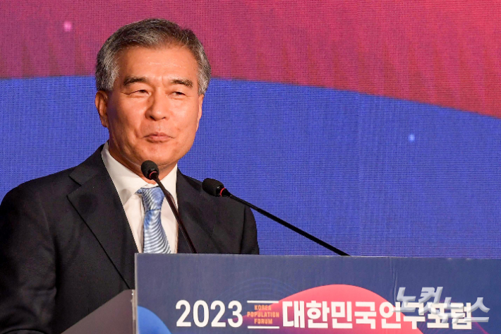 김현기 서울시의회 의장이 18일 서울 여의도 전경련회관에서 열린 2023 대한민국 인구포럼에서 축사를 하고 있다. 박종민 기자
