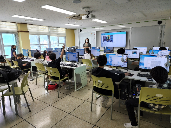 인공지능(AI) 영재학급의 수업 모습. 진천군 제공