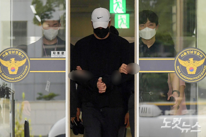 마약에 취한 채 서울 강남에서 롤스로이스 차량을 몰다 행인을 다치게 한 신모(27)씨. 박종민 기자