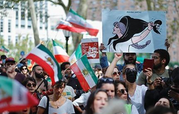 이란 "히잡 안 쓰면 징역 10년"…'女 억압법' 가결