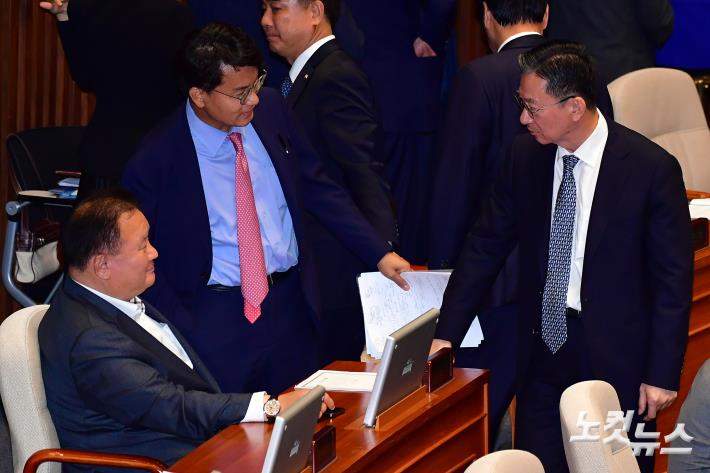 대화하는 이상민-윤상현-정성호