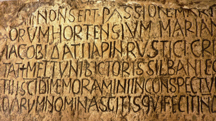 고대 로마와 그 주변 라티움에 정착해 살던 라티움 사람들이 사용하던 라틴어. 로마가 지중해를 점령하고 중세 카톨릭교회가 차용하며 유럽 전역으로 퍼져나갔다. 라틴어는 '지식인'들의 언어로 사용됐다. pixabay 갈무리