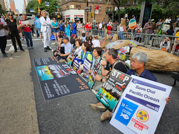 미국에서 후쿠시마 오염수 반대 집회를 열고 있는 모습. 김영철 집행위원장 제공 