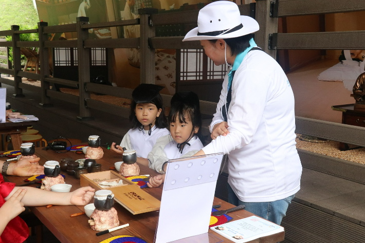 산청엑스포 어린이 혜민서 체험. 경남도청 제공