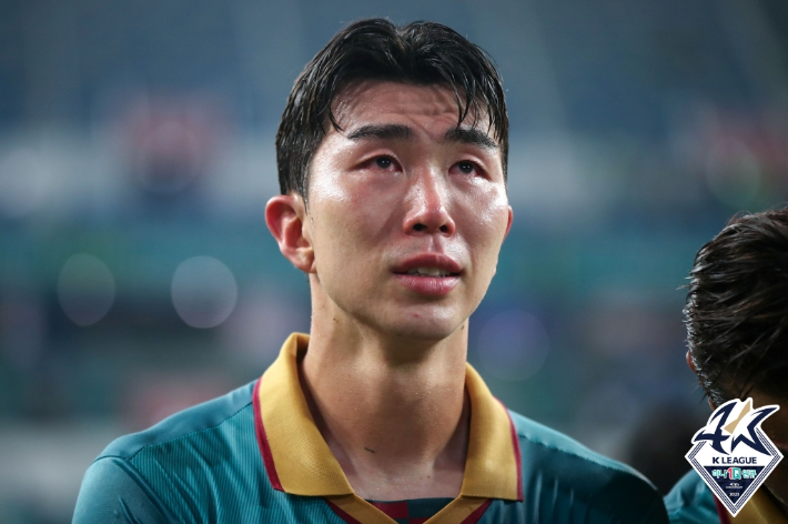 지난 7월 전북 현대전에서 눈물을 흘린 유강현. 한국프로축구연맹 제공