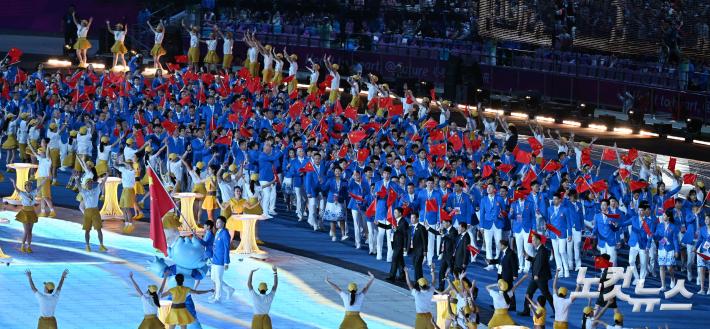 입장하는 중국 선수단