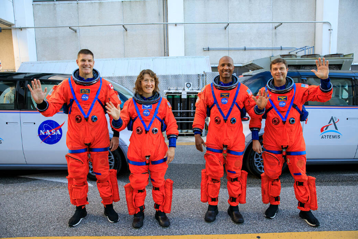 지난달 20일 지상 시스템 트레이닝을 마친 아르테미스 II 승무원들, 나사 우주비행사 리드 와이즈먼(오른쪽부터), 빅터 글로버, 크리스티나 코흐와 캐나다 우주국의 제레미 한센. NASA
