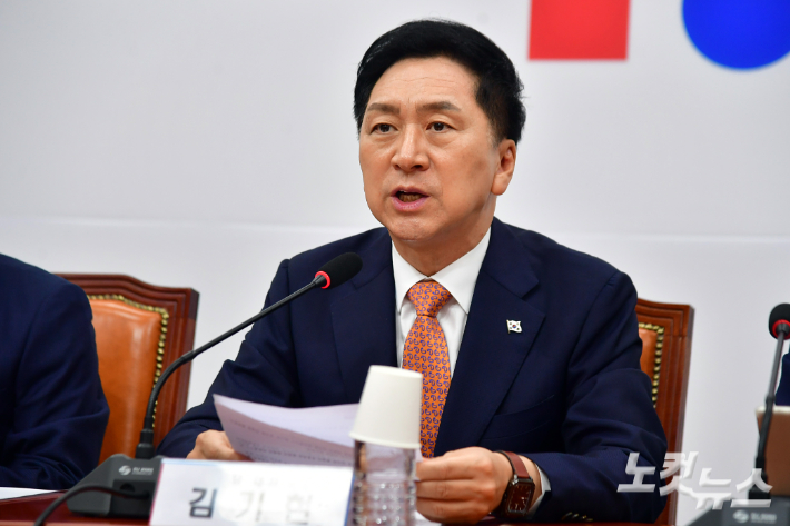 국민의힘 김기현 대표가 25일 서울 여의도 국회에서 열린 최고위원회의에서 모두발언을 하고 있다. 윤창원 기자