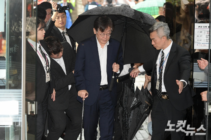 이재명 더불어민주당 대표가 26일 서울중앙지법에서 열린 영장실질심사에 출석하고 있다. 박종민 기자