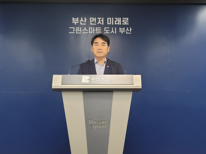 이성권 부산시 경제부시장이 26일 스타트업 혁신성장 지원대책을 발표하고 있다.  박중석 기자