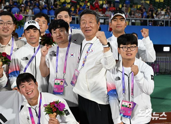 럭비 선수들 만난 최윤 단장