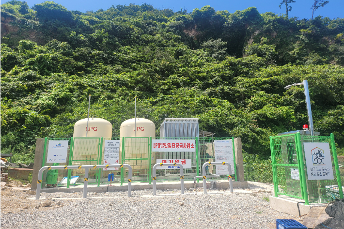 최근 시설 공사를 마친 어청도 LPG 저장탱크. 군산시 제공