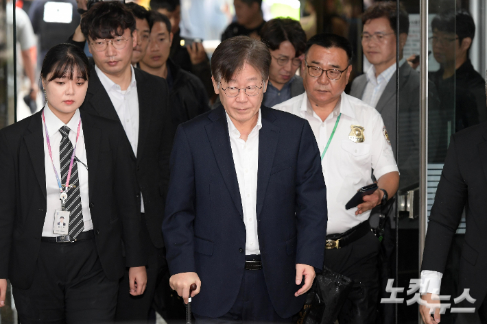 구속 피한 이재명, 사법리스크 여전… 최대 '주 3회' 출정