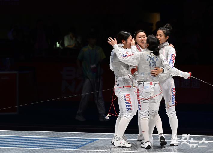 은메달 획득한 여자 플뢰레 단체