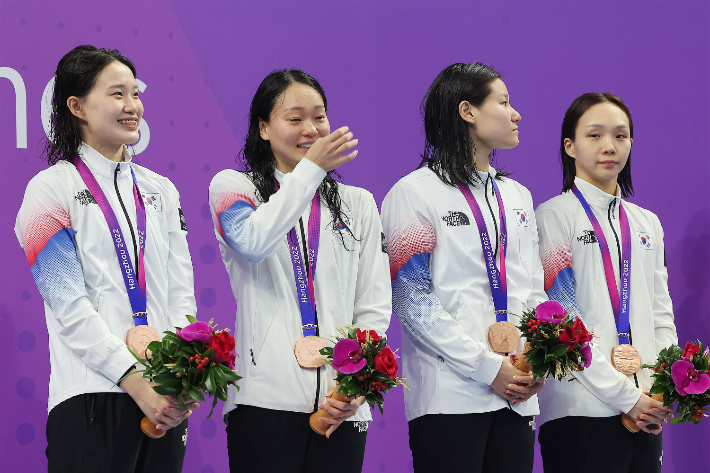 여자 계영 800m 동메달을 획득한 한다경, 박수진, 허연경, 김서영. 연합뉴스