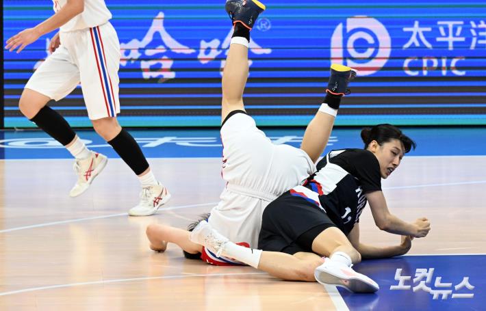 양보 없는 남북대결