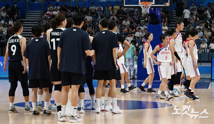 인사하지 못하는 남북