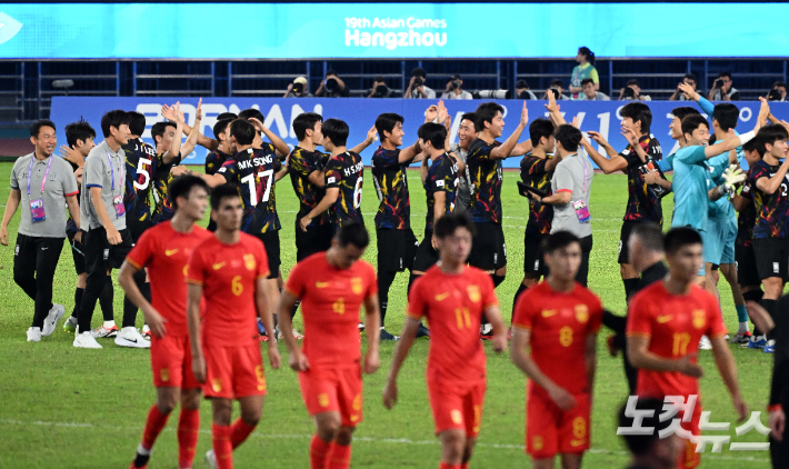 2022 항저우 아시안게임 8강에서 중국을 제압한 한국 축구 대표팀. 항저우(중국)=황진환 기자