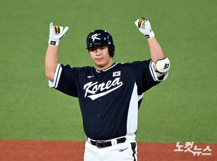 2루타 친 노시환