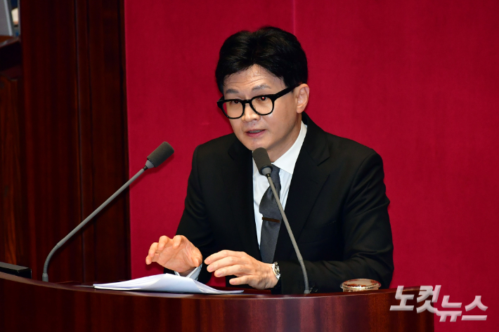 한동훈 법무부 장관이 21일 오후 서울 여의도 국회에서 열린 제410회 국회(정기회) 제8차 본회의에서 '국회의원(이재명) 체포동의안'에 대한 체포동의요청 이유설명을 하고 있다. 윤창원 기자