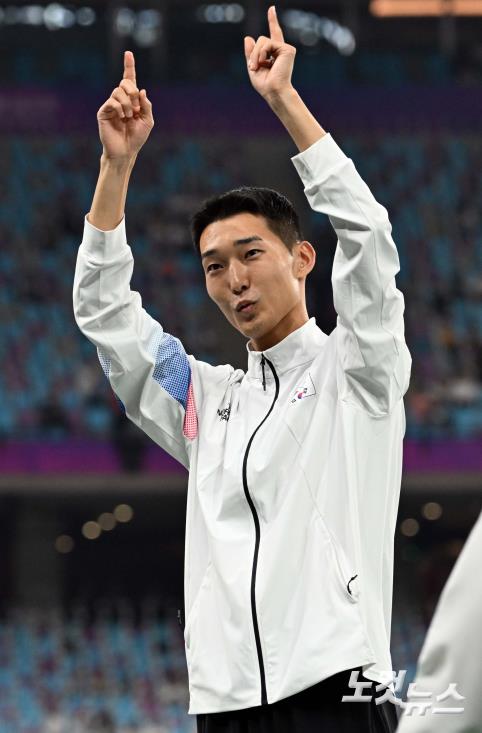 시상대 오른 우상혁