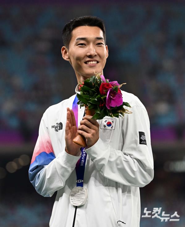 미소짓는 스마일점퍼