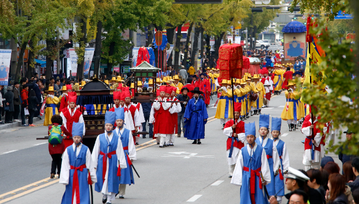 태조 어진 봉안 행렬. 전주시 제공