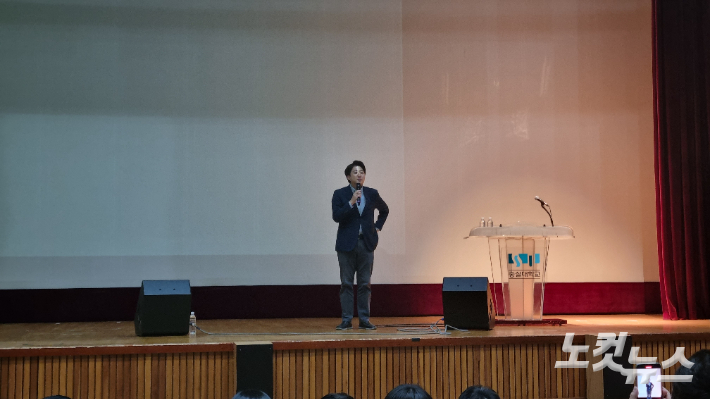 이준석 국민의힘 전 당대표가 5일 오후 서울 숭실대학교에서 '대한민국의 정치와 미래세대의 역할'을 주제로 강연을 하고 있다. 양형욱 기자