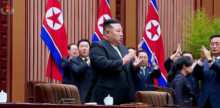 북한 김정은 국무위원장이 지난달 26~27일 평양 만수대의사당에서 열린 최고인민회의 제14기 제9차 회의에 참석했다고 조선중앙TV가 28일 보도했다