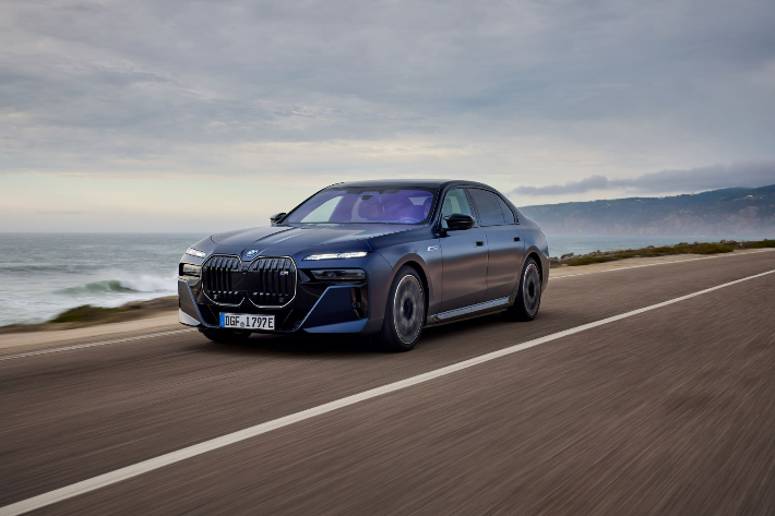 BMW 코리아가 2024년형 뉴 7시리즈의 사전예약을 시작한다. BMW 코리아 제공
