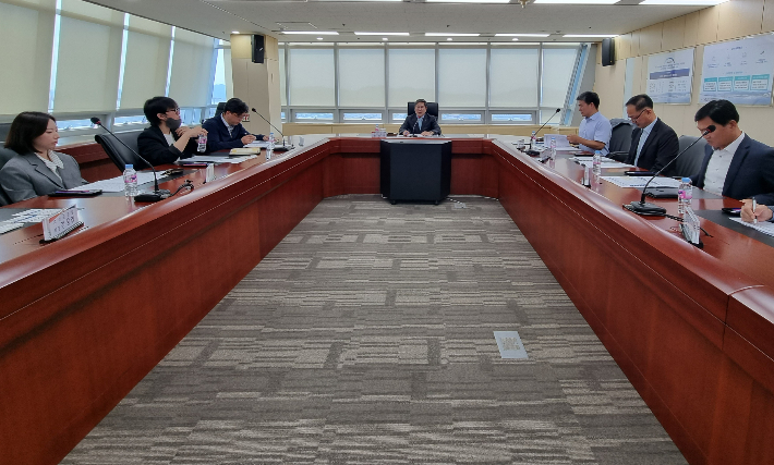 전라남도는 10일 광양의 여수광양항만공사서 광양에 조성될 '수소도시 조성 마스터플랜' 수립 추진상황 관련 회의를 진행했다. 전라남도 제공