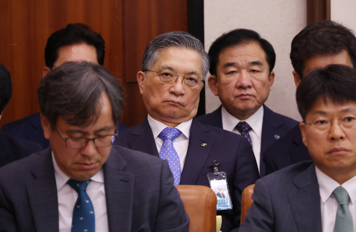 10일 국회에서 열린 국토교통위원회 국정감사에서 이한준 LH 사장이 자리에 앉아 있다. 연합뉴스