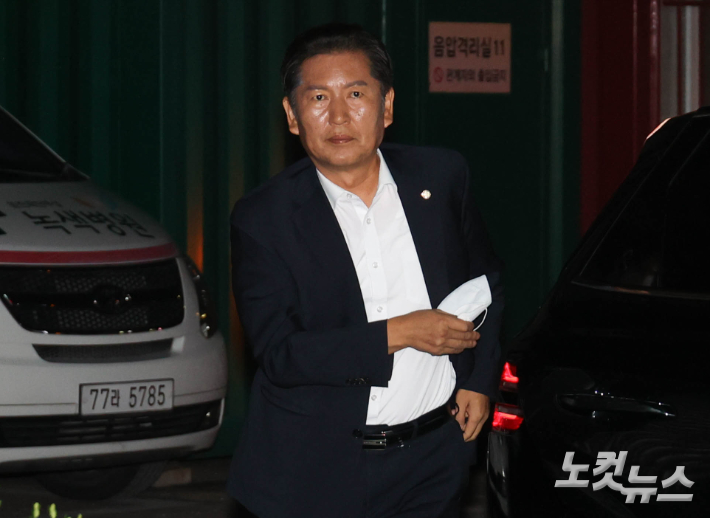 정청래 민주당 최고위원이 22일 오후 23일째 단식중인 이재명 대표가 입원하고 있는 서울 중랑구 녹색병원에 도착하고 있다. 국회사진취재단