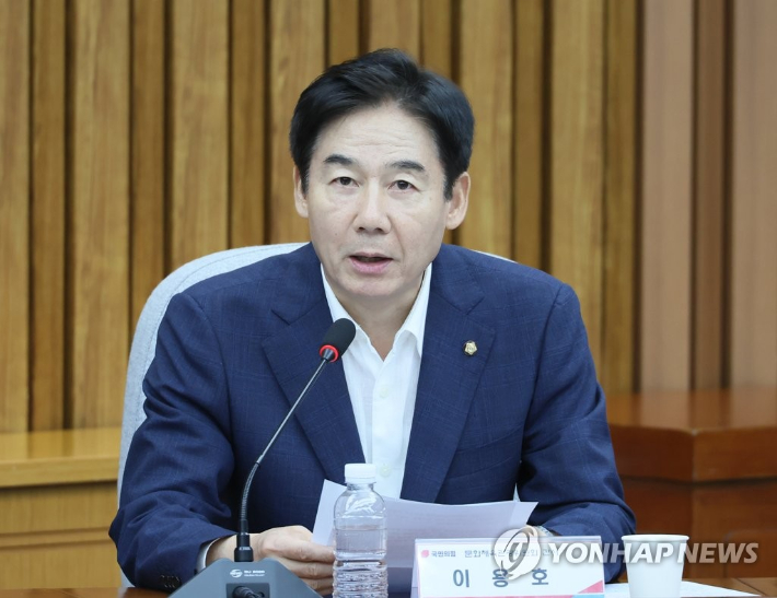 (서울=연합뉴스) 이정훈 기자 = 국회 문화체육관광위원회 여당 간사인 국민의힘 이용호 의원이 31일 국회에서 열린 K-콘텐츠 불법 유통 방지대책 민·당·정 협의회에서 발언하고 있다. 2023.7.31 uwg806@yna.co.kr 연합뉴스