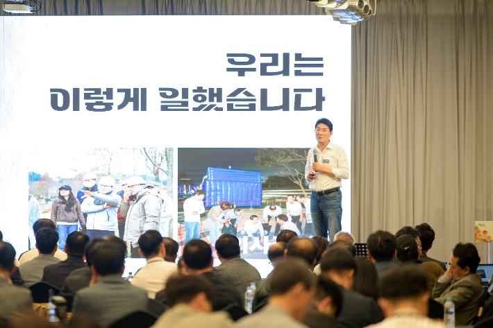 노관규 순천시장이 11일 순천에코그라드호텔 컨벤션홀에서 열린 정원박람회 프레스데이에서 브리핑을 하고 있다. 순천시 제공  