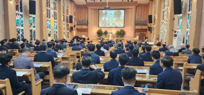 예장합동 남부산동노회가 지난 9일, 부산성동교회에서 개회했다.