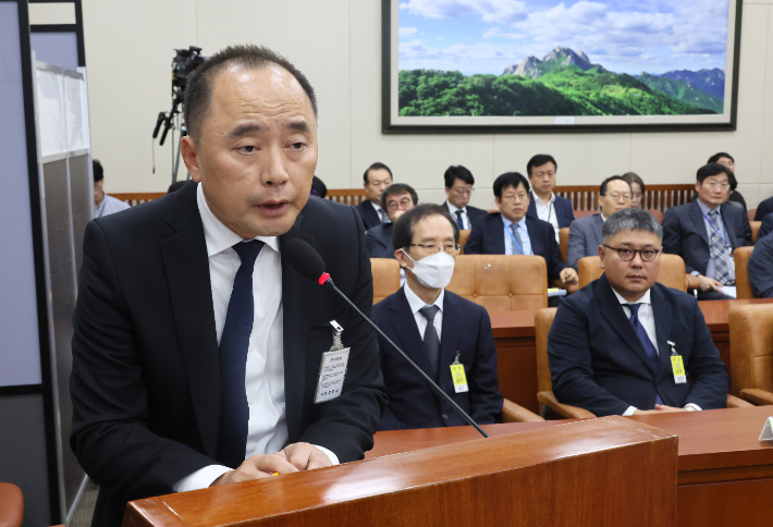 12일 오후 국회 환경노동위원회 국정감사에서 답변하는 마창민 DL이앤씨 대표이사. 연합뉴스