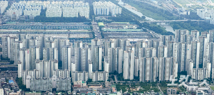 서울 롯데월드타워에서 바라본 아파트. 박종민 기자