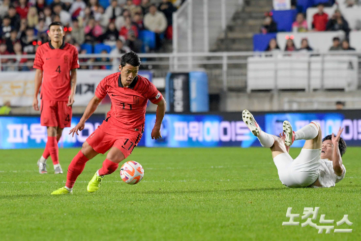 17일 수원월드컵경기장에서 열린 축구 국가대표 평가전 대한민국과 베트남의 경기, 황희찬이 돌파하고 있다. 박종민 기자