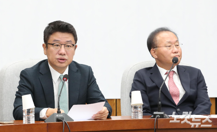 국민의힘 유의동 정책위의장이 17일 오전 서울 여의도 국회에서 열린 국정감사대책회의에서 발언을 하고 있다. 윤창원 기자