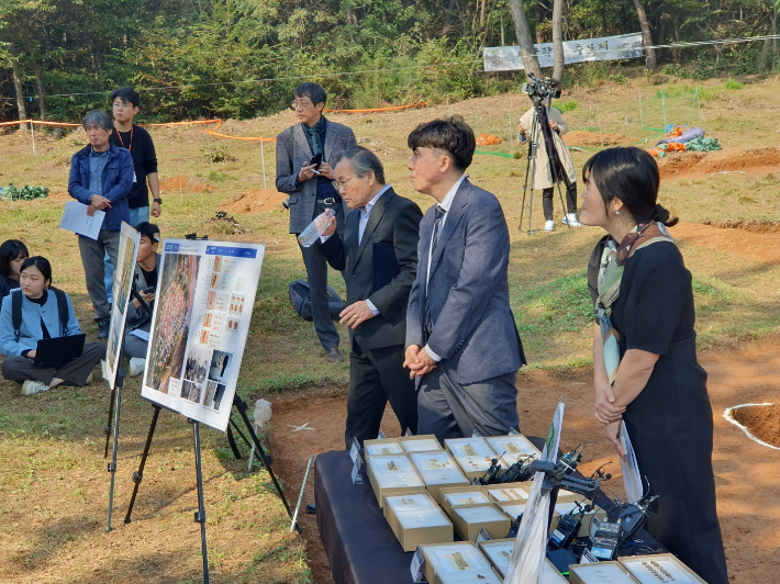 이상훈 진실화해위원회 상임위원이 사건 조사내용과 향후 계획 등을 설명하고 있다. 진실화해위 제공