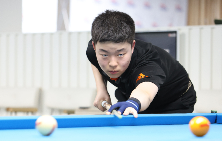 Kim Young-won, o jogador mais jovem a jogar aos 16 anos.  PBA