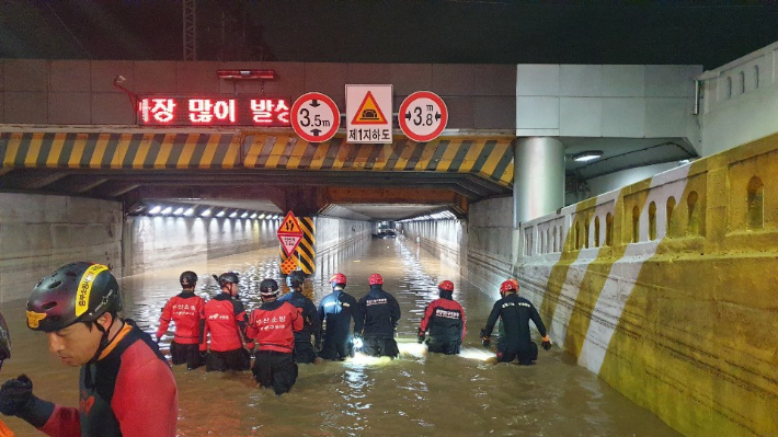 2020년 7월 시민 3명이 숨진 부산 동구 초량지하차도 침수 당시 현장 모습. 부산경찰청 제공