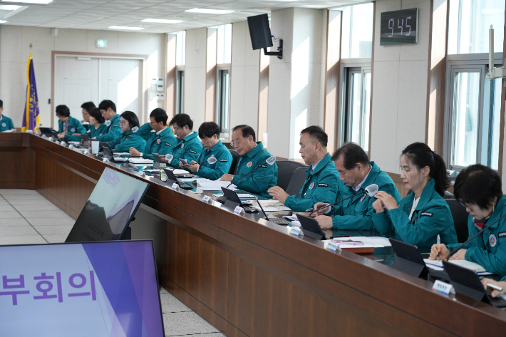 지난 27일 열린 부산시교육청 확대간부회의. 부산시교육청 제공