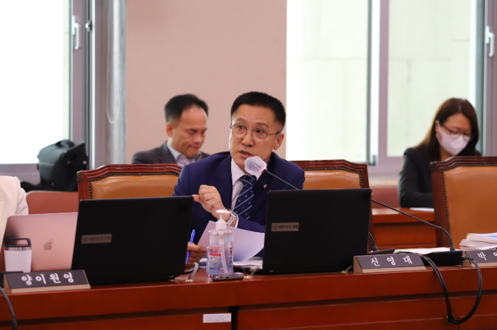 신영대 국회의원(더불어민주당 군산)이 26일 산업통상자원부 종합국정감사에서 질의하고 있다. 신영대 의원실 제공