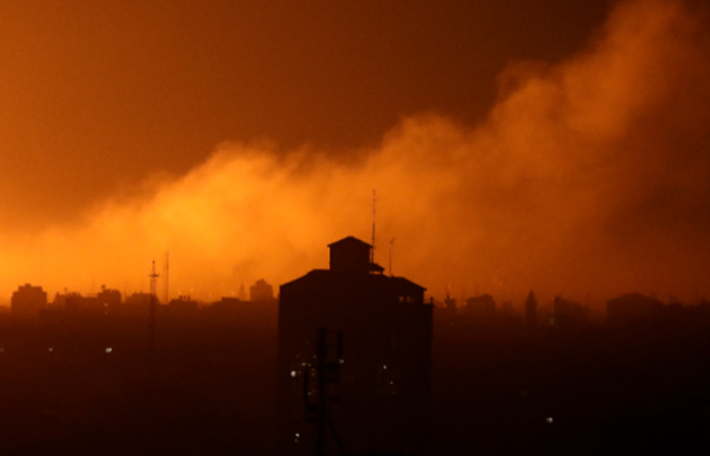 30일(현지시간) 팔레스타인 가자지구 북부에서 이스라엘 공습에 연기가 피어오르는 모습. 연합뉴스