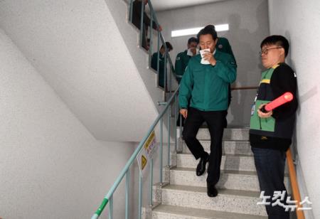 화재대응 민방위 훈련, 대피하는 오세훈 시장